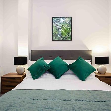 Modern & Stylish 1 Bedroom Apartment In Bolton Luaran gambar