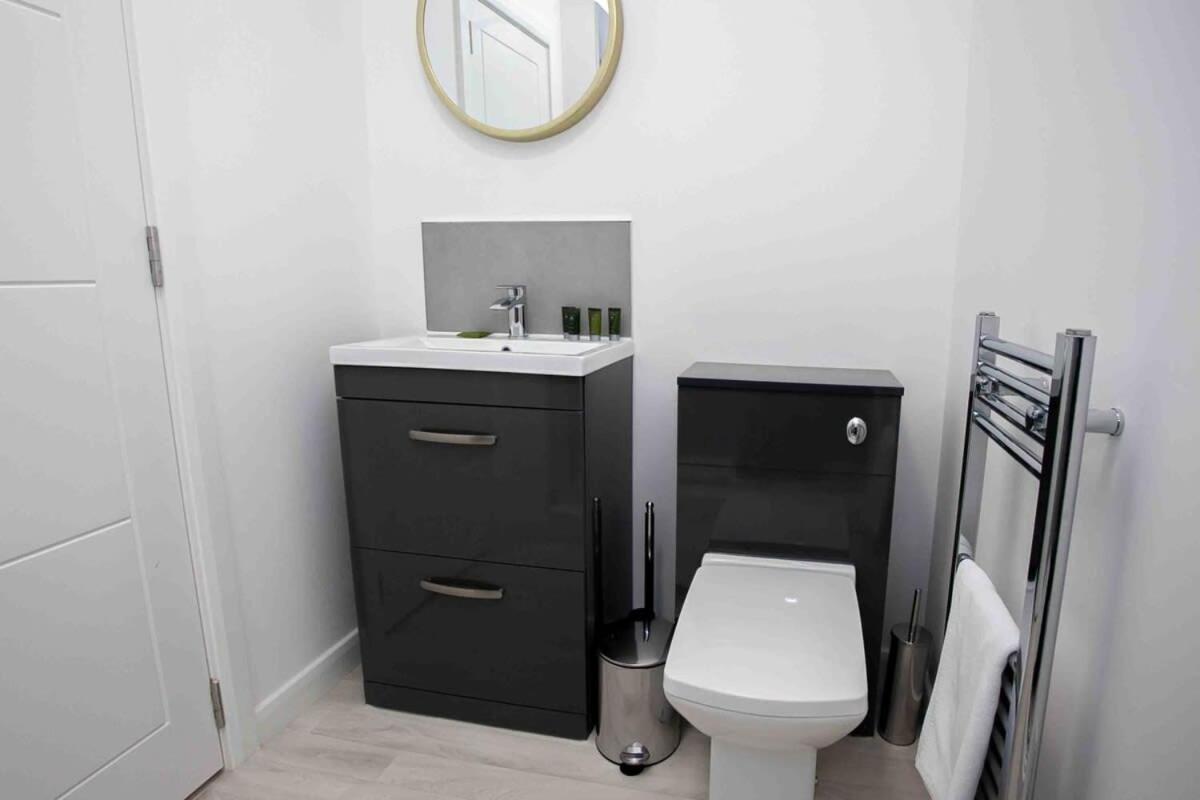 Modern & Stylish 1 Bedroom Apartment In Bolton Luaran gambar