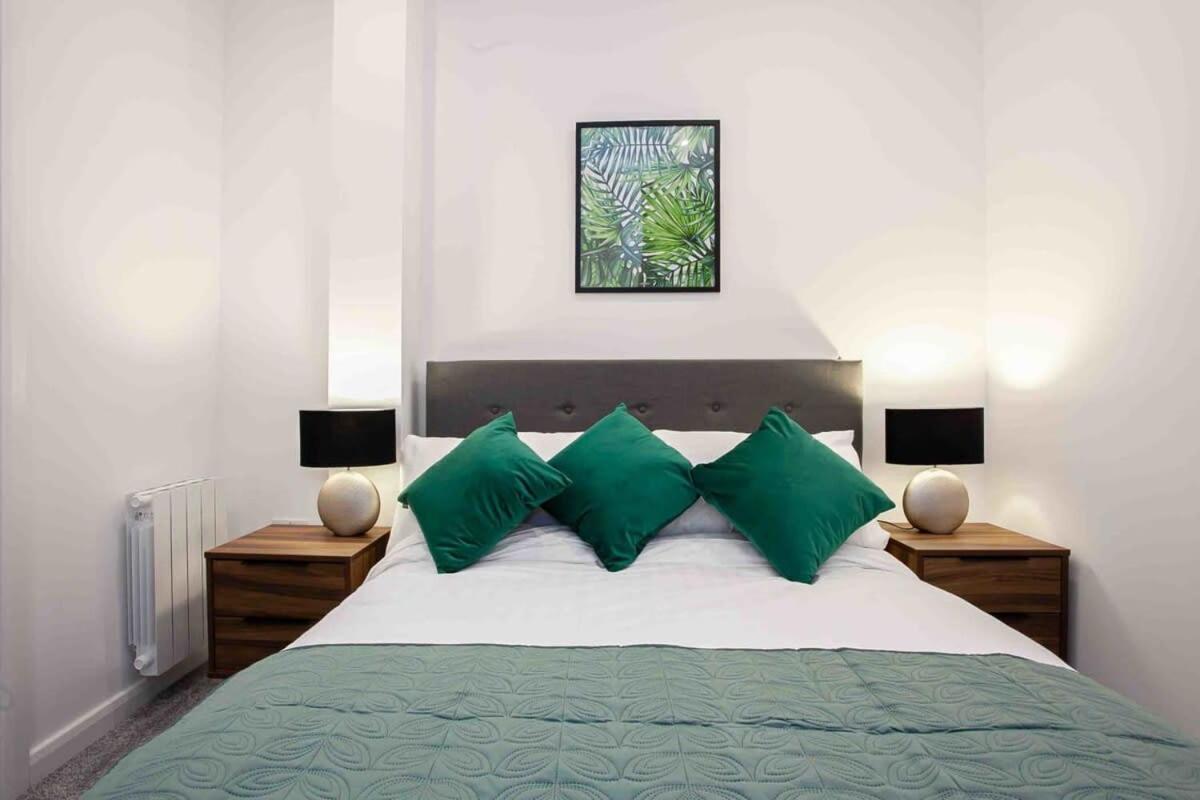 Modern & Stylish 1 Bedroom Apartment In Bolton Luaran gambar