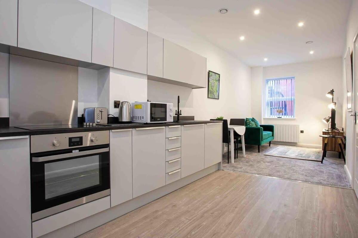Modern & Stylish 1 Bedroom Apartment In Bolton Luaran gambar