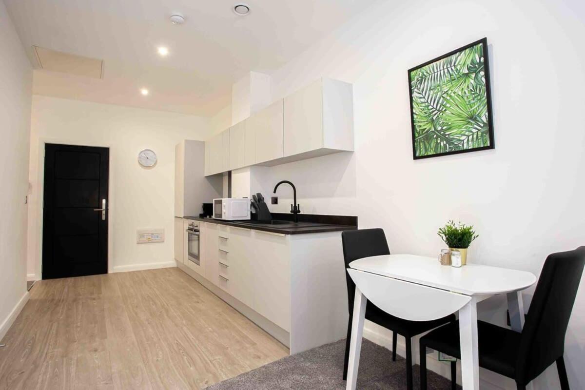 Modern & Stylish 1 Bedroom Apartment In Bolton Luaran gambar