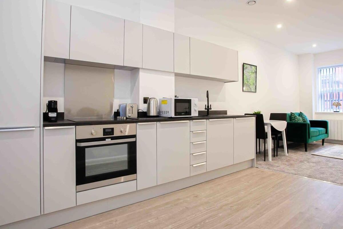 Modern & Stylish 1 Bedroom Apartment In Bolton Luaran gambar