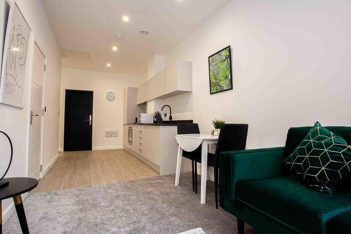 Modern & Stylish 1 Bedroom Apartment In Bolton Luaran gambar