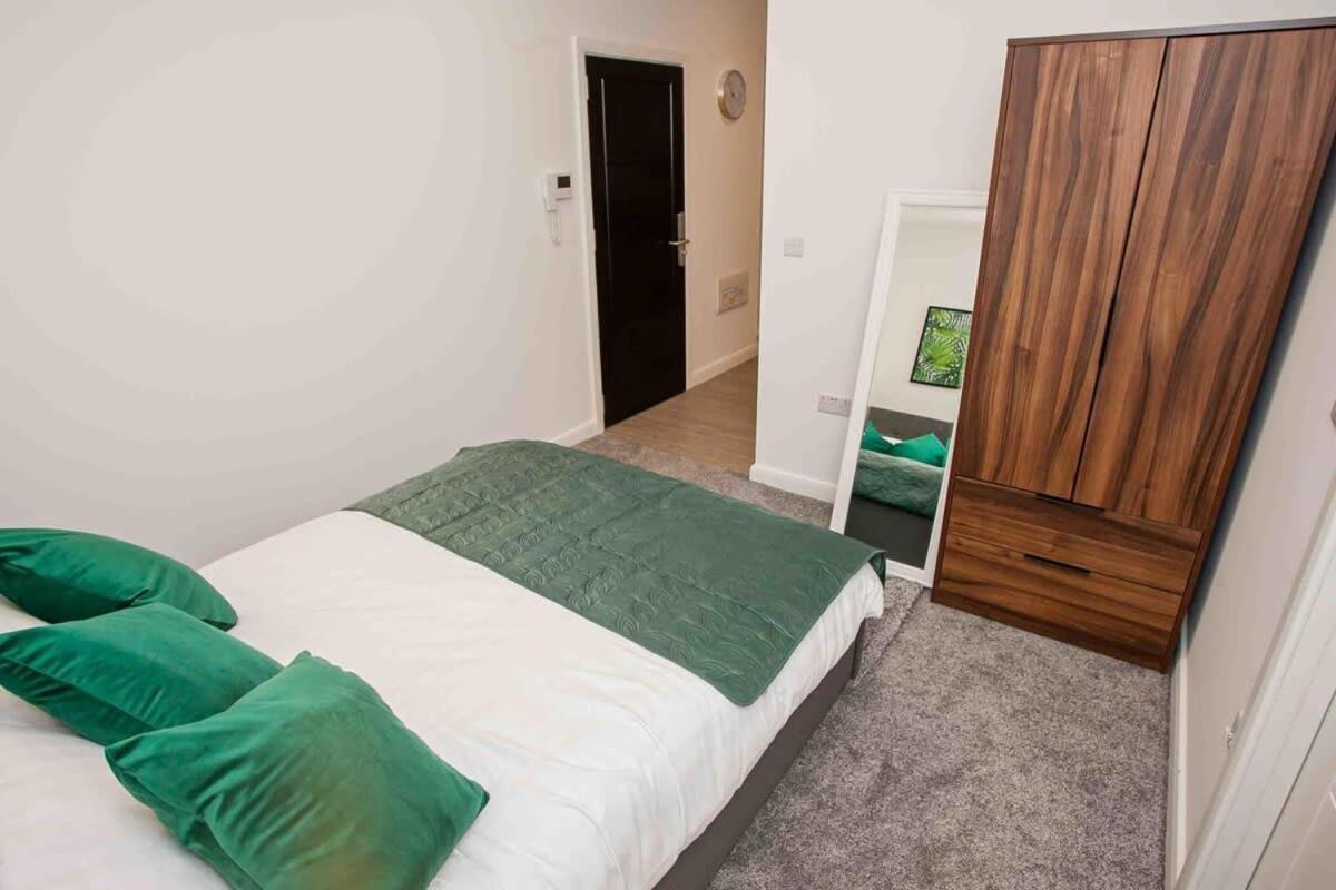 Modern & Stylish 1 Bedroom Apartment In Bolton Luaran gambar